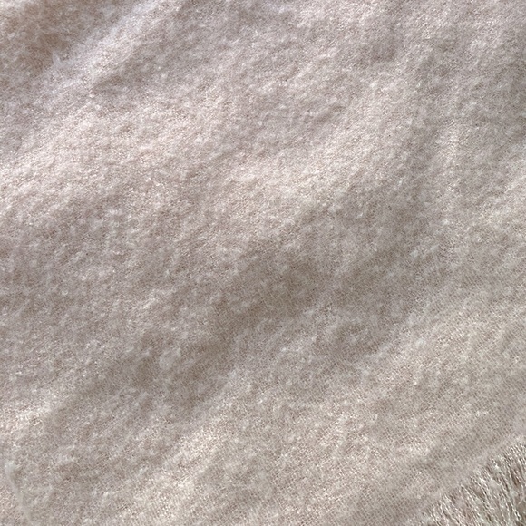 SUPER soft scarf - Picture 3 of 4